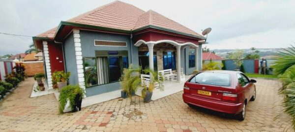 House for sale - Image 3
